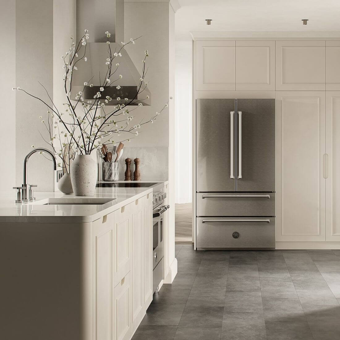 Ilha de cozinha com fogão Bertazzoni Master Series em design italiano luxuoso, forno e exaustor integrados