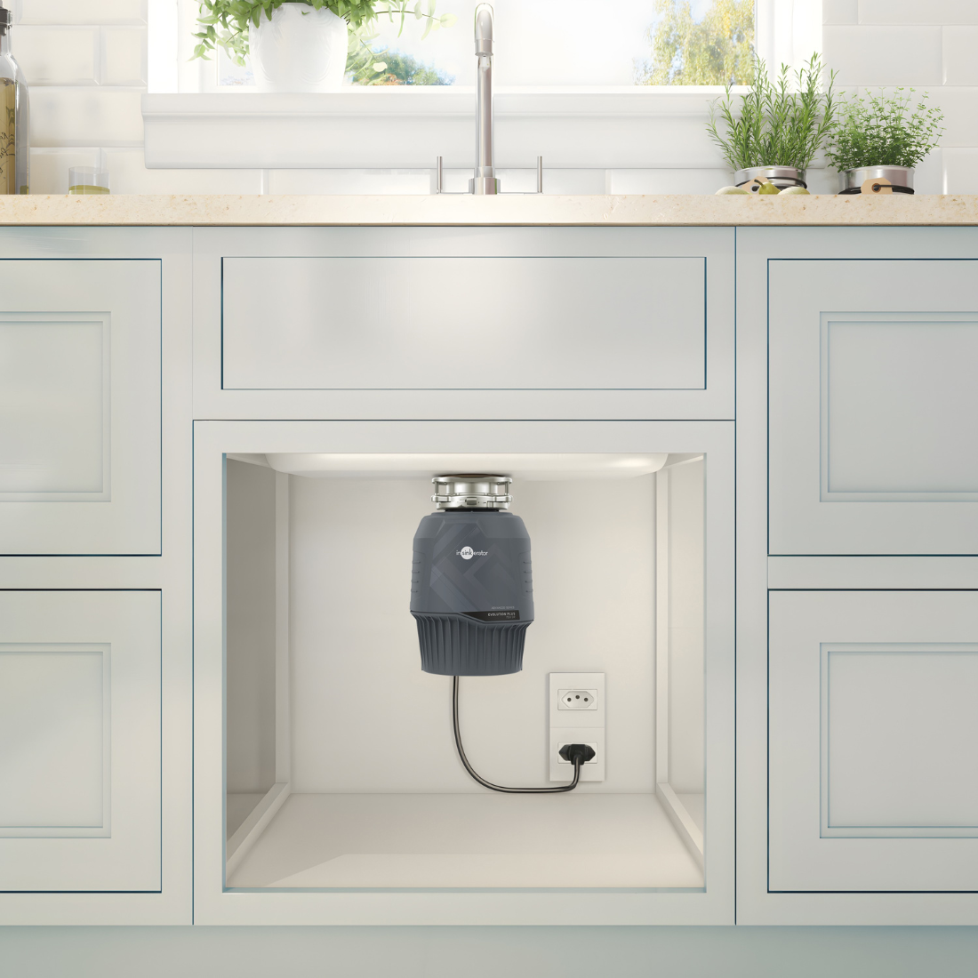 Triturador de Alimentos InSinkErator instalado sob pia branca, design premium, silencioso e potente