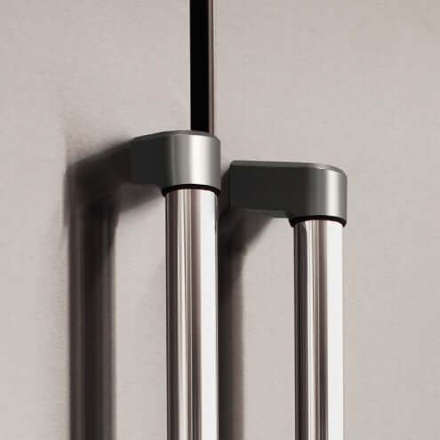 Detalhe dos puxadores em níquel do Refrigerador Bertazzoni, com design elegante e sofisticado.