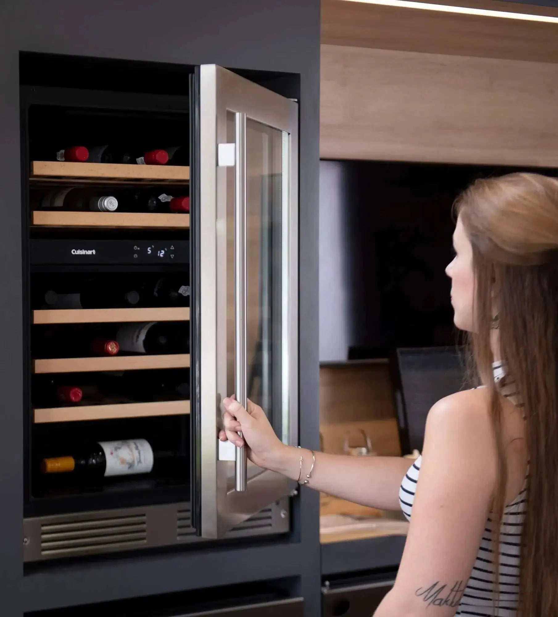 Adega Climatizada de Embutir Arkton 44 Garrafas Dual Zone Inox 220V