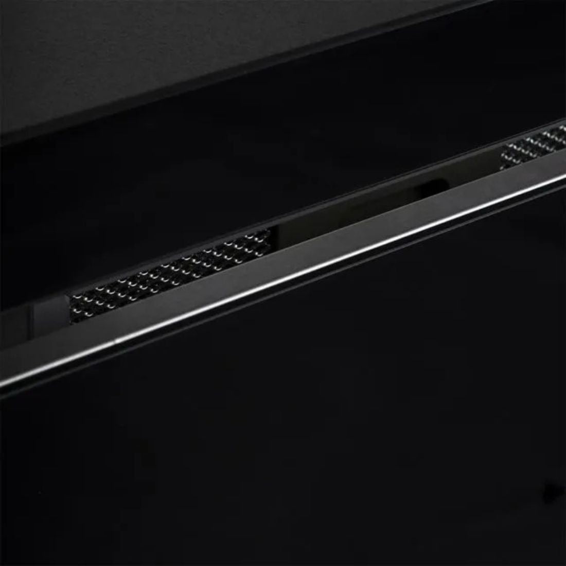 Coifa Cuisinart Arkton de Embutir no Móvel Preta 90cm detail showing sleek black design and stainless steel filter.