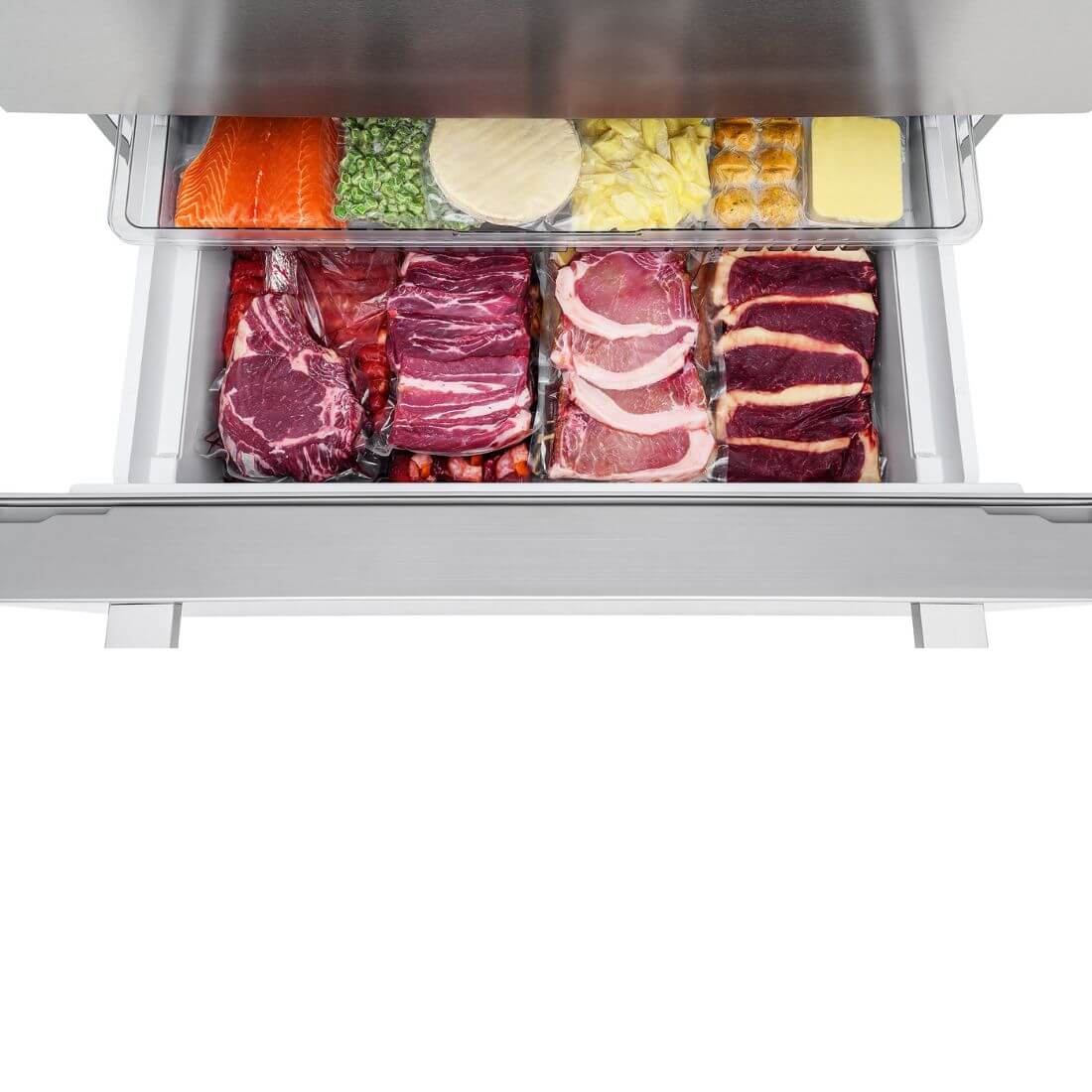 Gaveta do congelador do refrigerador Tecno Professional com carnes e alimentos congelados organizados.