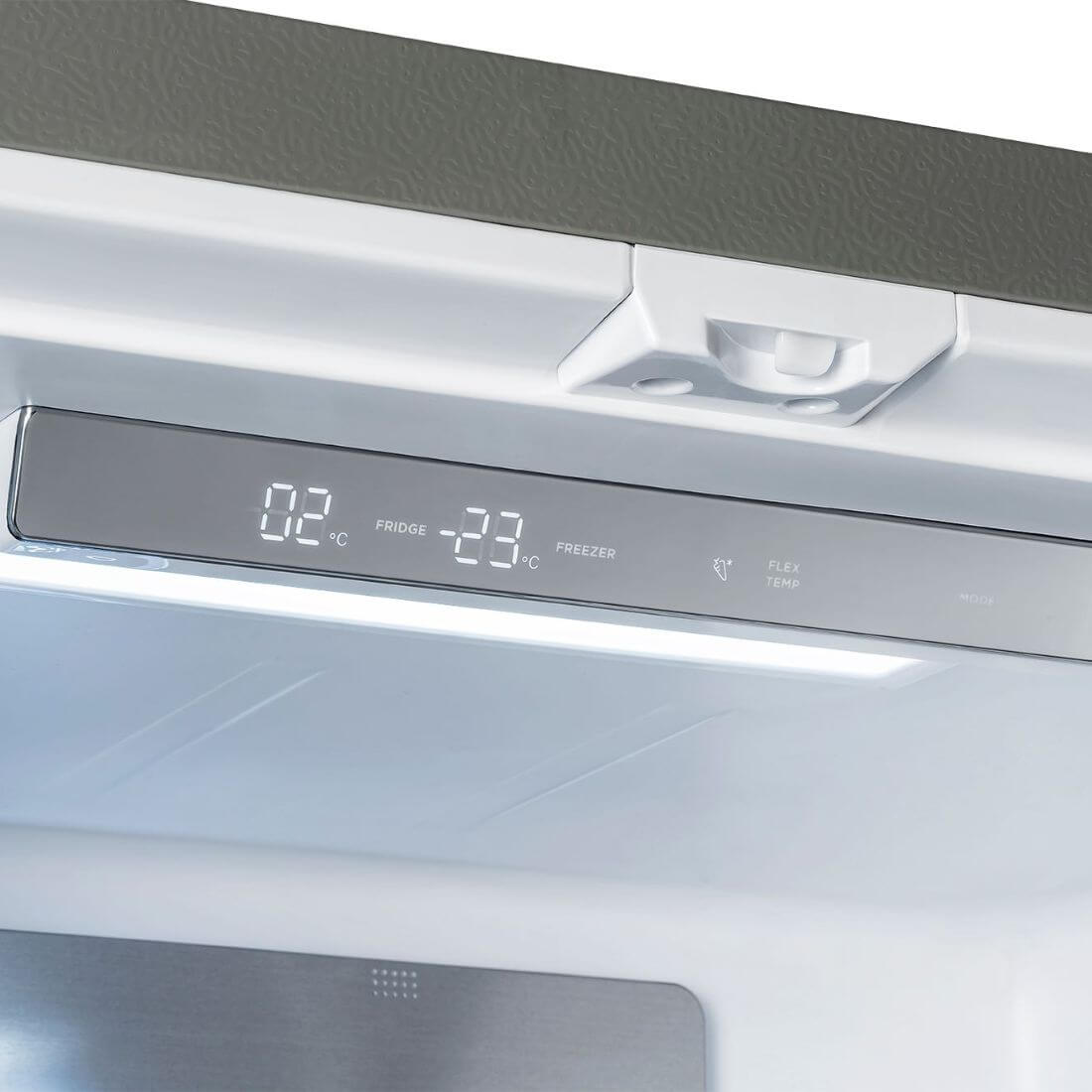 Painel digital do Refrigerador Tecno Professional com temperatura do refrigerador e freezer.