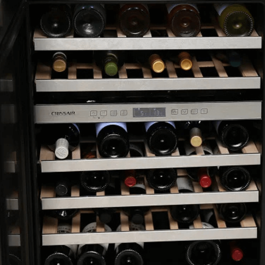 Adega de Vinhos CrissAir com 122 garrafas, iluminação em LED e controle de temperatura em duas zonas.