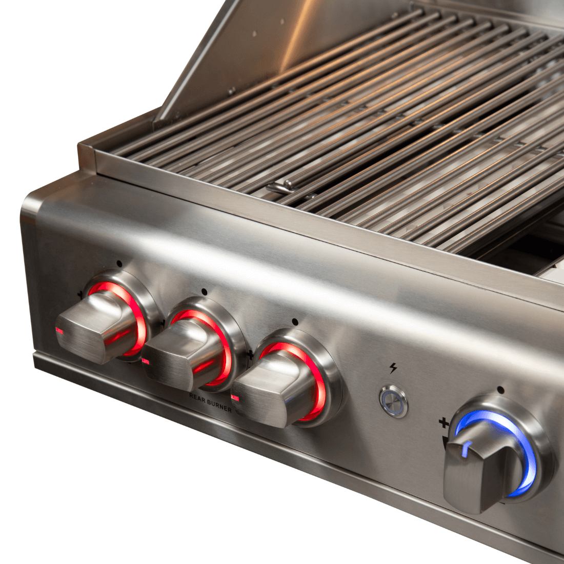 Detalhe dos controles de temperatura da churrasqueira a gás Cuisinart Arkton 4 queimadores 74cm em aço inox.