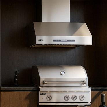 Coifa Evol Alpha para Churrasqueira Inox 90cm - coifa de parede em inox com acabamento escovado, painel touch e duto visível sobre churrasqueira inox