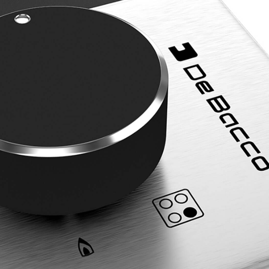 Close-up do botão de controle e logotipo do cooktop a gás Debacco Zurique em inox 70cm.