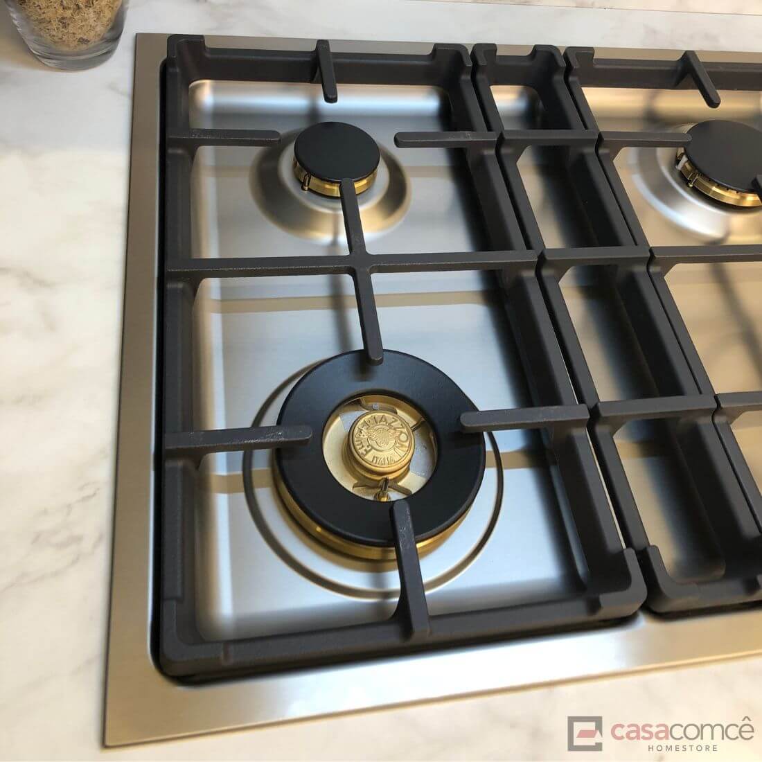 Cooktop a gás Bertazzoni com 4 queimadores, design profissional em inox, 75cm, acendimento super automático.