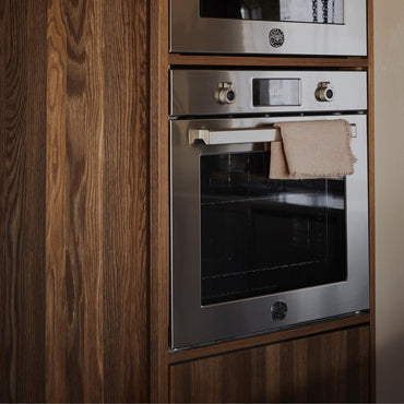 Forno Elétrico a Vapor Bertazzoni Professional 76 Litros Inox 60cm em instalação moderna de cozinha.