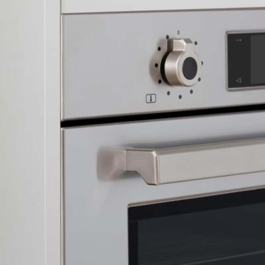 Contorno do Forno Elétrico Bertazzoni Professional 76 Litros 11 Funções Inox 60cm com botão e puxador em inox.