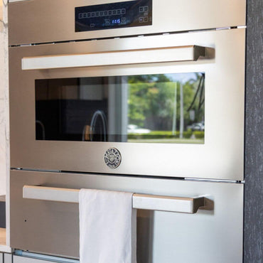 Forno Bertazzoni Professional Combinado com Micro-ondas 41 Litros Inox 76cm em inox embutido com painel touch, vidro na porta e puxadores retangulares