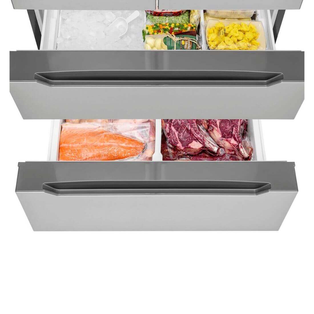 Interior do refrigerador Tecno French Door com gavetas cheias de alimentos congelados e organização prática.