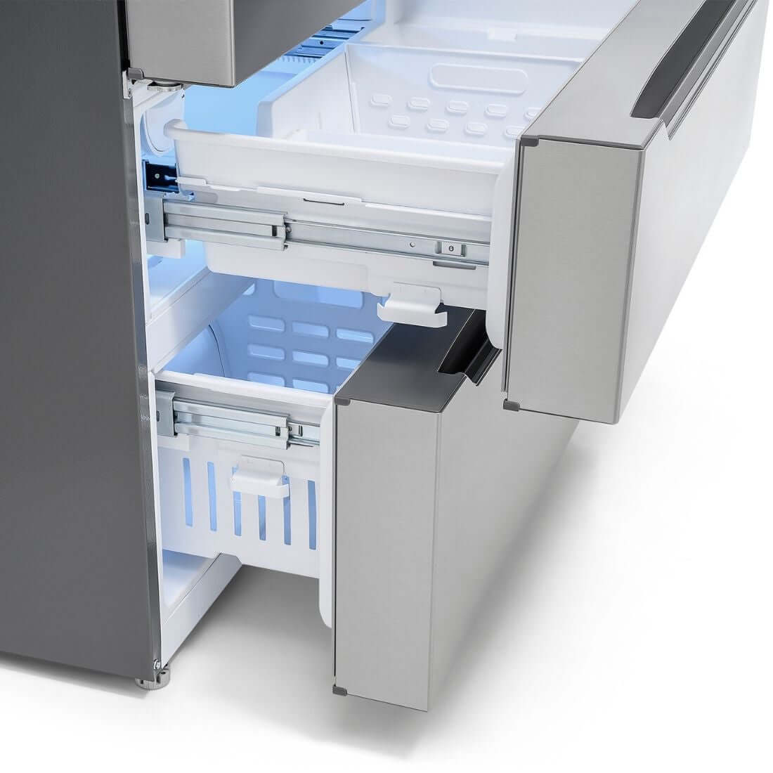 Interior do refrigerador Tecno Vintage com compartimentos espaçosos e prateleiras organizadas em aço inox.