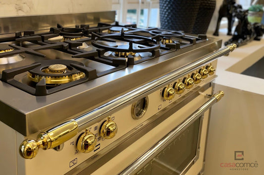 Seja o Primeiro a Conhecer: O Exclusivo Fogão Bertazzoni Heritage Chega ao Brasil na Casacomcê Homestore!