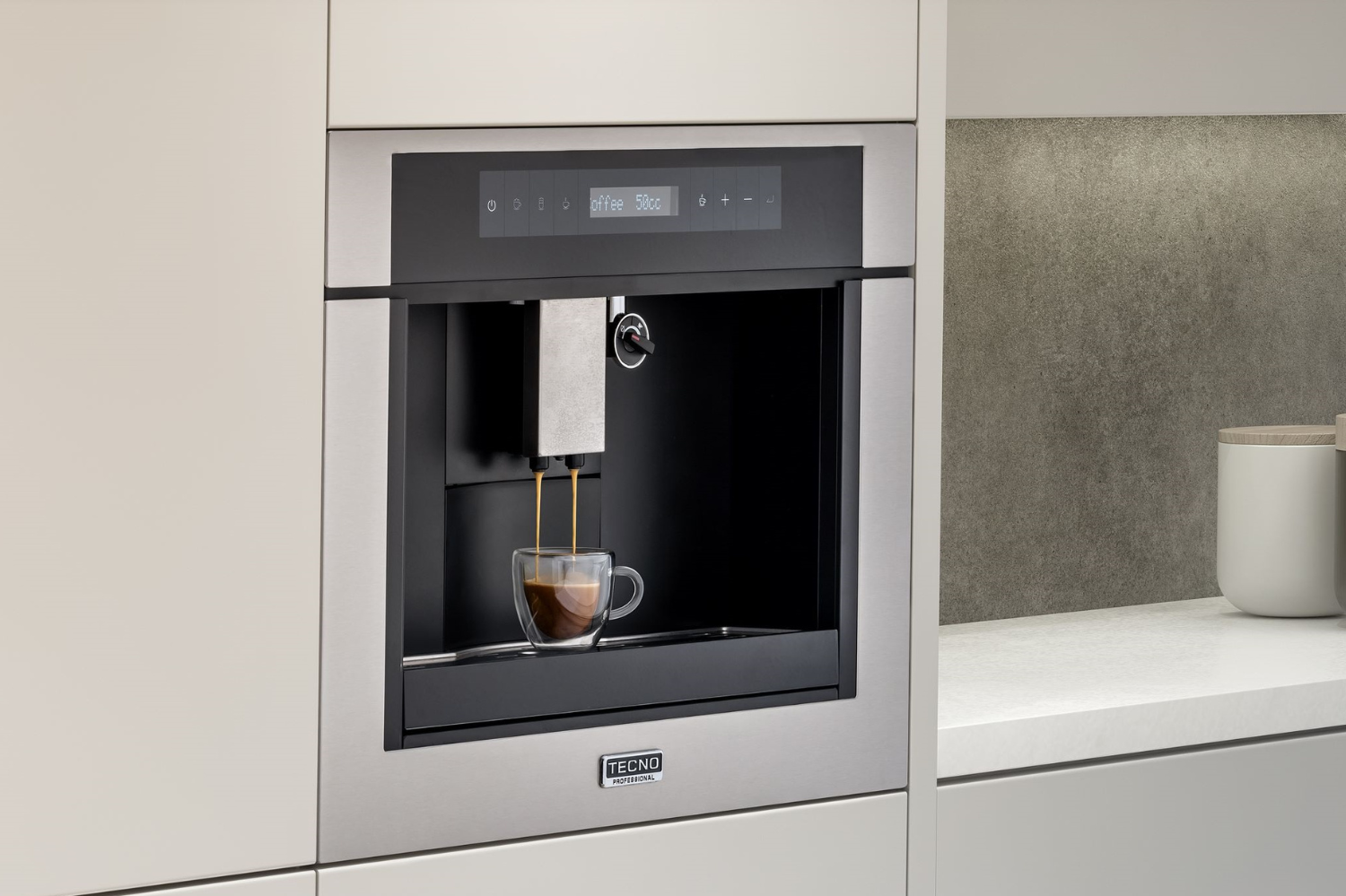 Cafeteira de Embutir expresso premium integrada em cozinha moderna Tecno, acabamento cinza e bancada minimalista