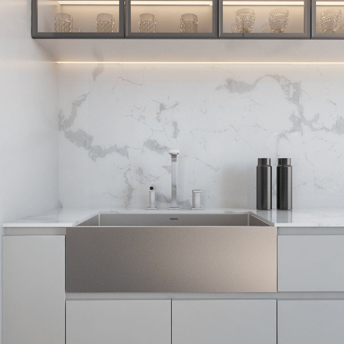 Alt Tag: Cuba Mekal 70cm farmhouse sink inox escovado embutida em bancada branca com avental frontal de aço inox