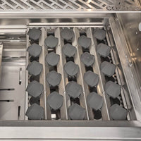 Churrasqueira a Gás Coyote: grelha de queimadores da Série SL3 com design sofisticado e eficiente.