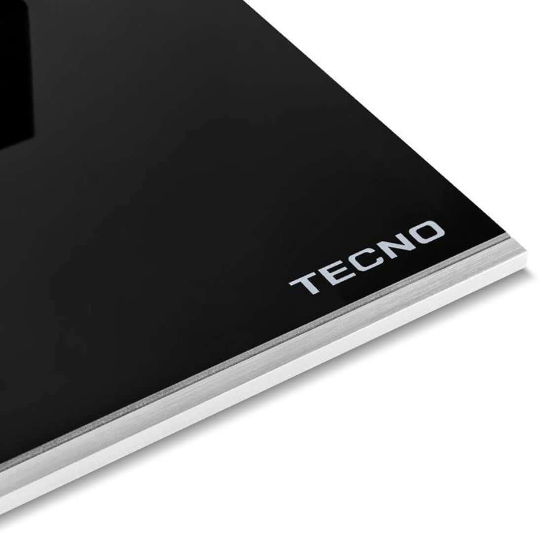 Superfície vitrocerâmica do cooktop Tecno, destacando a marca em um design moderno e elegante.