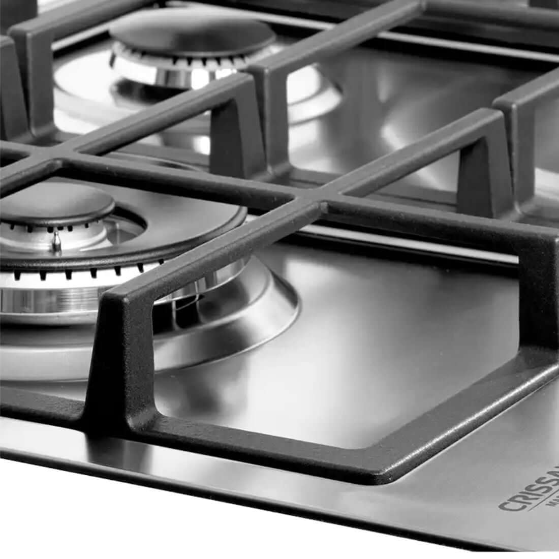 Detalhe do Cooktop a Gás CrissAir 5 Queimadores com grelha de suporte e botões de controle.
