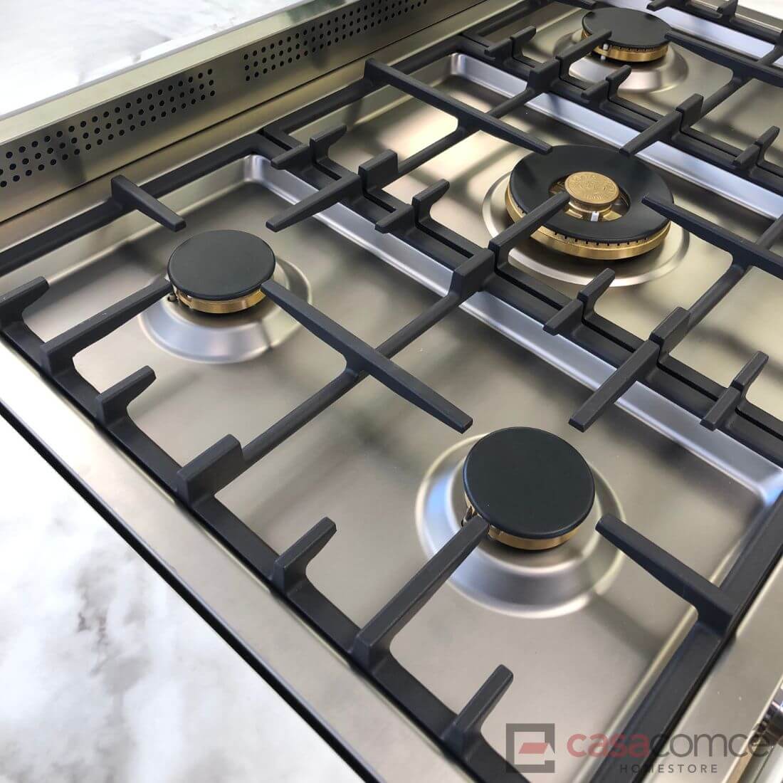 Fogão Bertazzoni 5 bocas em inox com queimadores robustos e acabamento em aço escovado.