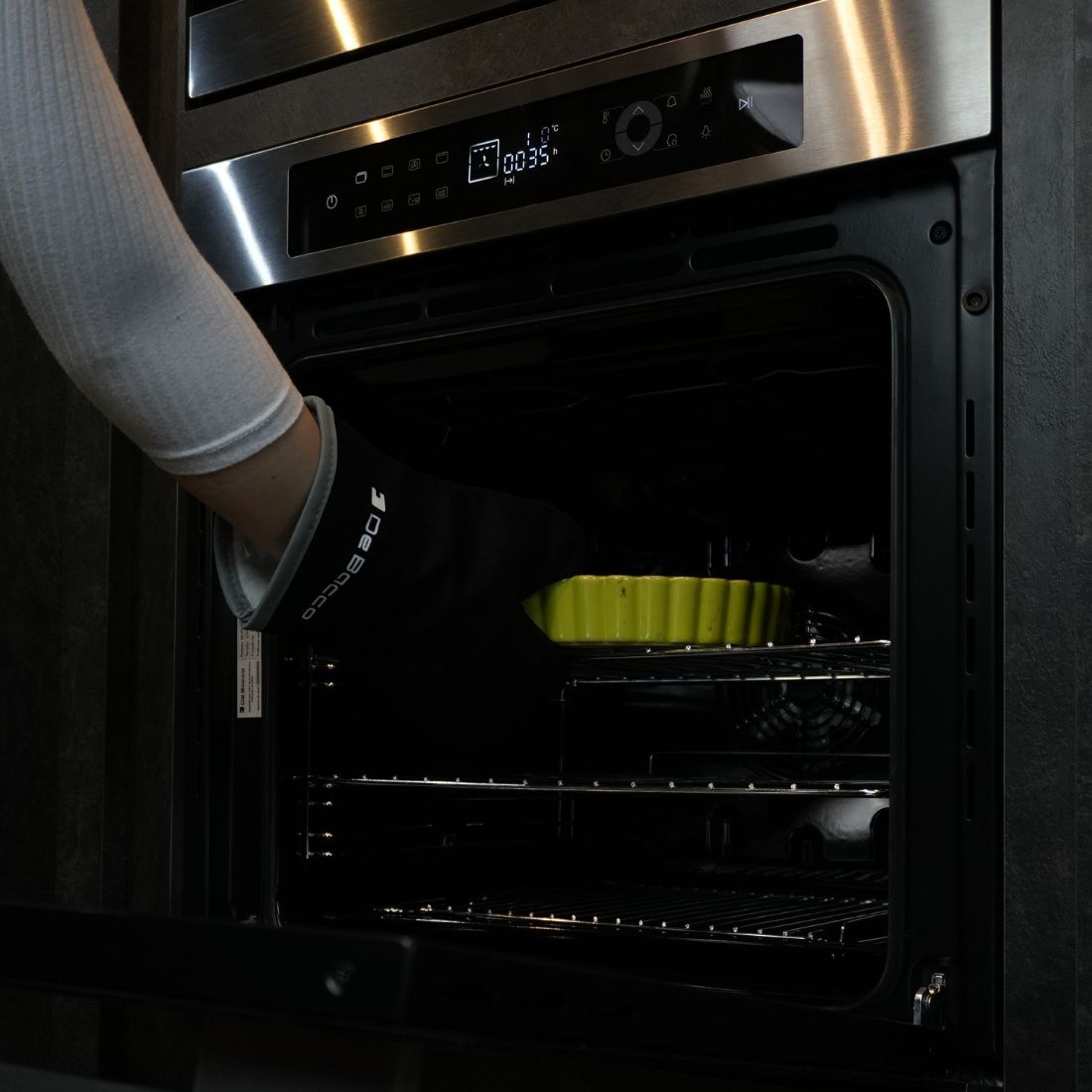 Forno Debacco Montreal Elétrico 73 Litros Vidro Preto 60cm de embutir em inox e vidro com painel touch, porta de vidro e uso com luva térmica