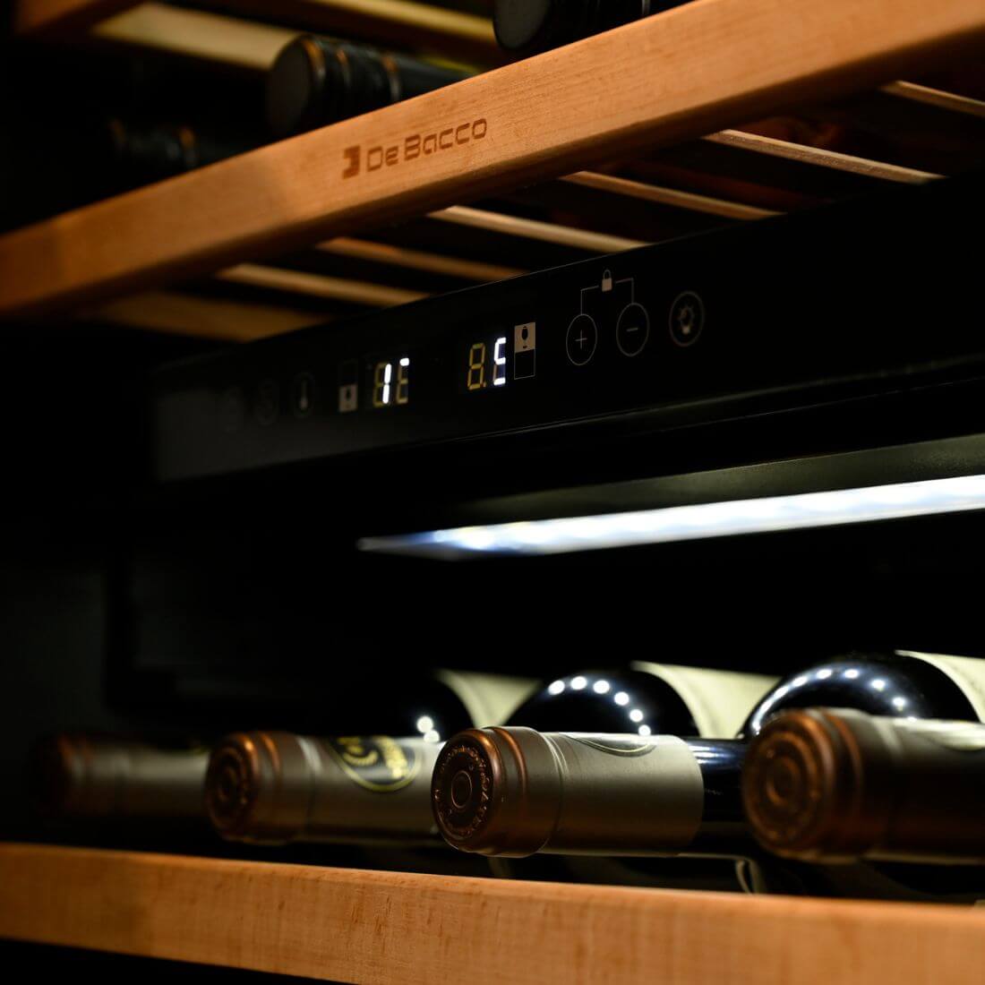 Adega Debacco 46 Garrafas Inox 60cm - Abertura Esquerda, adega climatizada com prateleiras em madeira nobre e painel digital