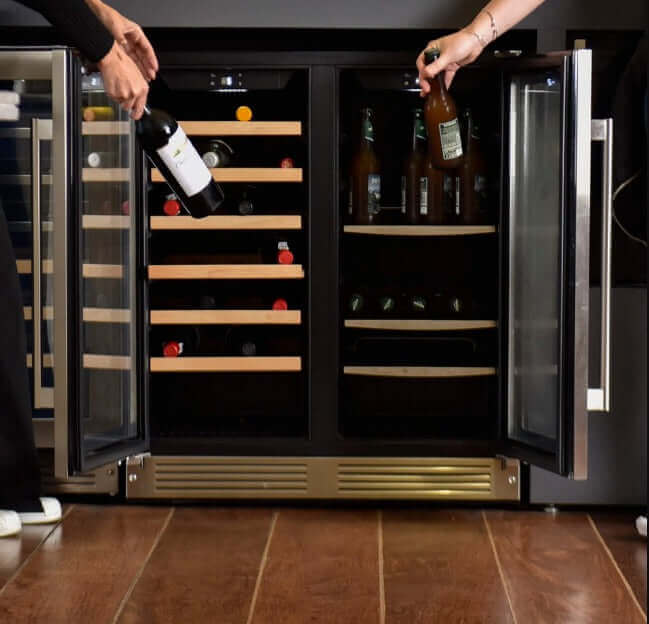 Adega e Cervejeira Cuisinart Arkton Inox 75cm adega climatizada de embutir dual zone inox com prateleiras de madeira e portas de vidro