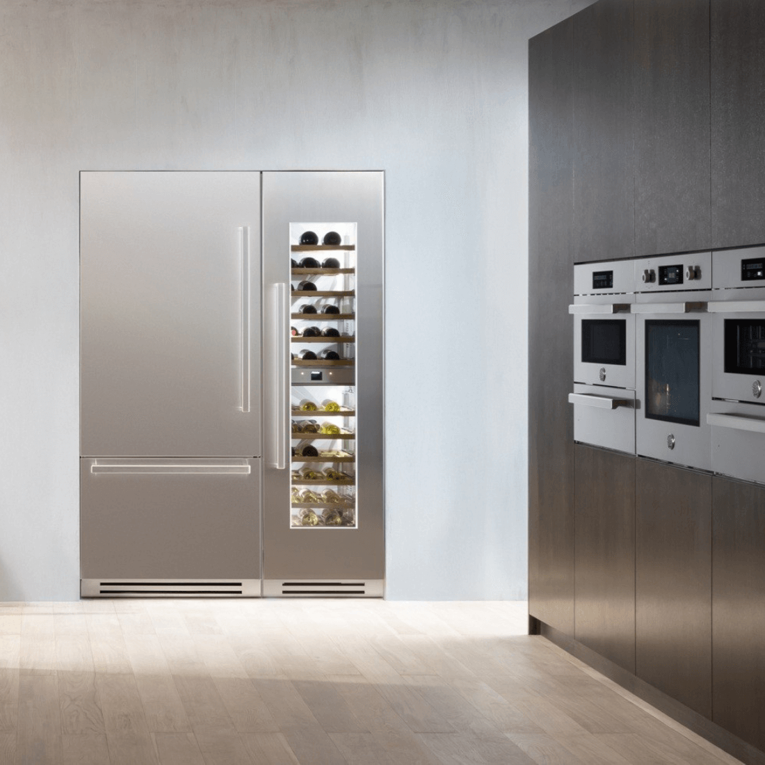 Adega Bertazzoni Master 80 Garrafas Inox 60cm - Abertura Direita, adega climatizada embutida inox com porta de vidro e prateleiras iluminadas