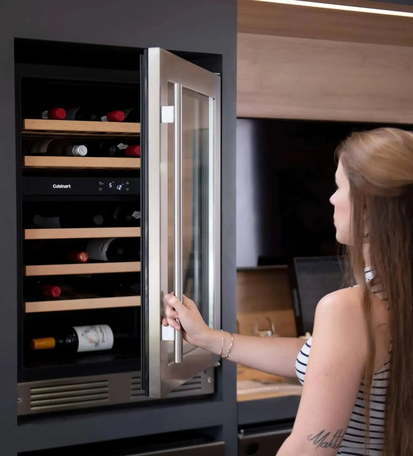 Adega Climatizada de Embutir Arkton 44 Garrafas Dual Zone Inox 220V