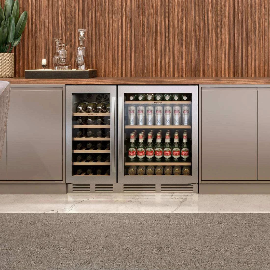 Adega Debacco 31 Garrafas Inox 38cm - Abertura Esquerda integrada como adega climatizada inox com prateleiras de madeira e porta de vidro