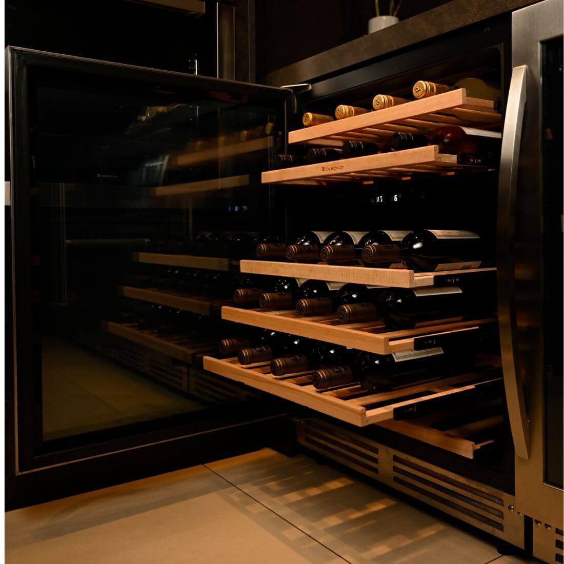 Adega Debacco 46 Garrafas Inox 60cm - Abertura Esquerda adega climatizada embutida inox com prateleiras de madeira e guias telescópicas