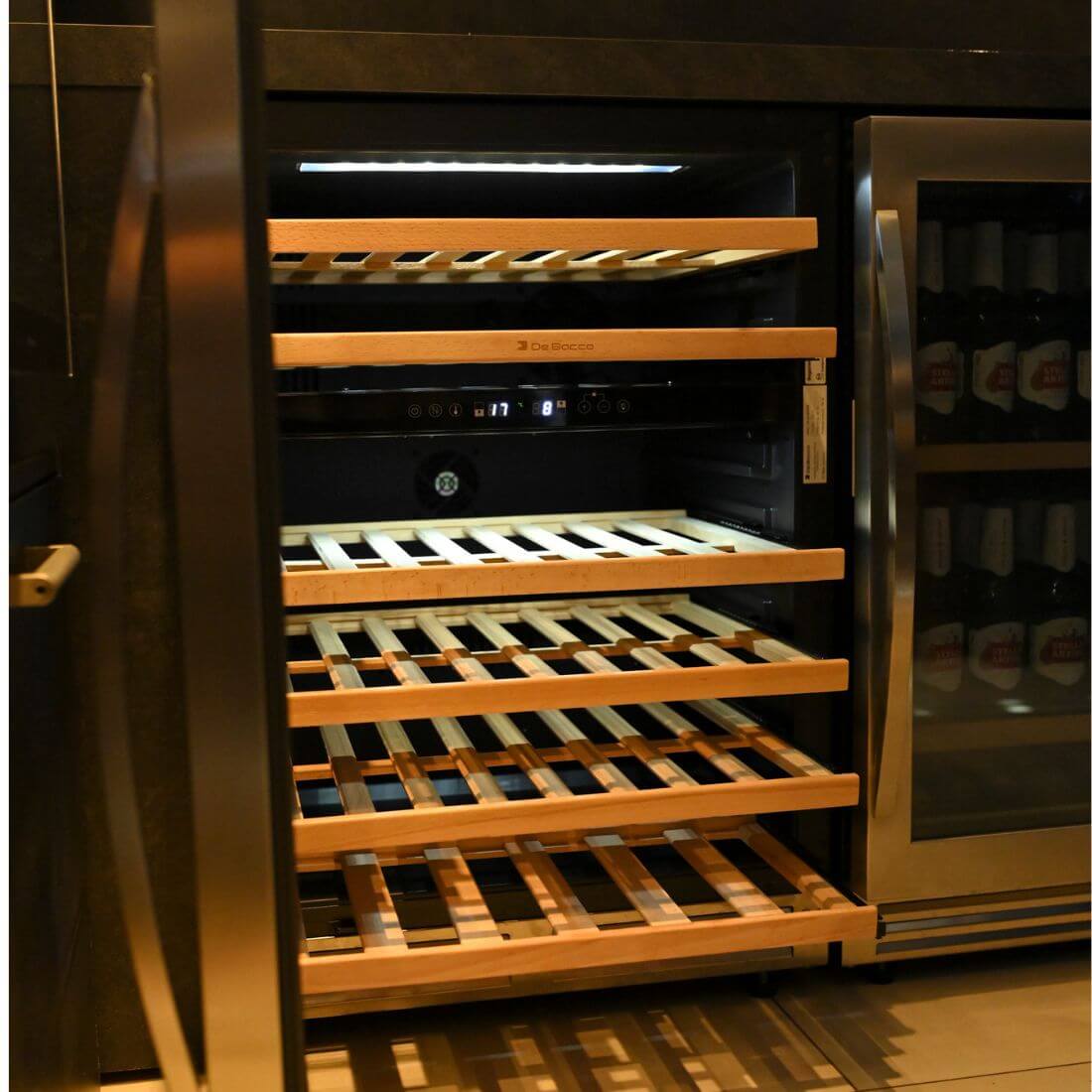 Adega Debacco 46 Garrafas Inox 60cm - Abertura Esquerda: adega climatizada embutida inox com prateleiras em madeira e design dual zone