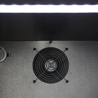 Adega Evol 160 Garrafas Smart Inox 60cm - Abertura Direita: interior da adega climatizada com ventilador circular e acabamento inox texturizado