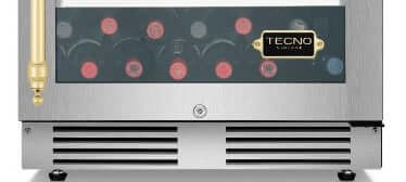 Adega Tecno Vintage 43 Garrafas Inox 60cm - Abertura Direita: adega climatizada inox 43 garrafas embutir com porta de vidro e painel frontal elegante