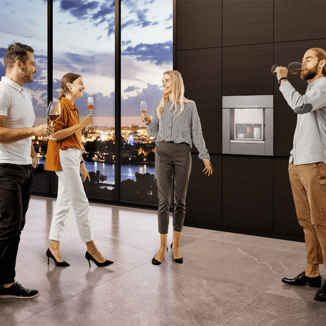 Dispenser de Vinhos Tecno Original 3 Garrafas Inox 60cm: dispenser de vinhos inox embutido em parede com acabamento inox e painel digital, pessoas brindando