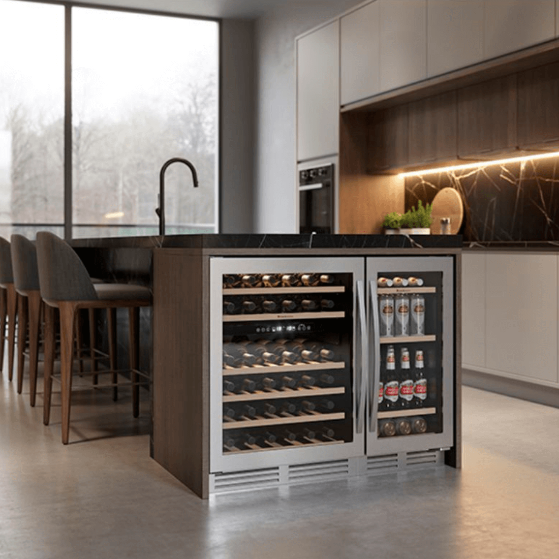 Adega de vinhos Debacco 46 garrafas, design moderno e elegante, ideal para armazenamento de vinhos e bebidas.