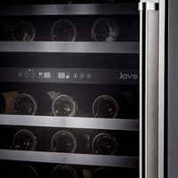 Adega Evol 46 Garrafas Smart Inox 60cm - Abertura Esquerda com acabamento inox, porta de vidro, prateleiras metálicas e controle touch visível