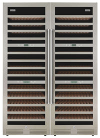 Adega Tecno Professional 141 Garrafas 3 Zonas 60cm - Abertura Esquerda: adega climatizada inox com dupla porta de 141 garrafas e prateleiras de madeira