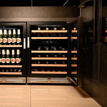 Adega Debacco 46 Garrafas Inox 60cm - Abertura Direita com prateleiras para vinhos e bebidas