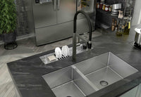 Canal Organizador Úmido Debacco 900 Inox em inox escovado embutido com tábua e escorredor ao lado de cuba dupla e torneira alta