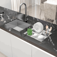 Canal Organizador Debacco Quadratino 450 Inox com acessórios em cozinha moderna com louças e utensílios.