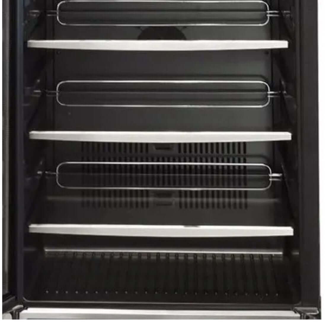 Cervejeira Cuisinart Arkton Inox 60cm - Abertura Esquerda: interior com prateleiras e suportes metálicos, acabamento inox e iluminação interna