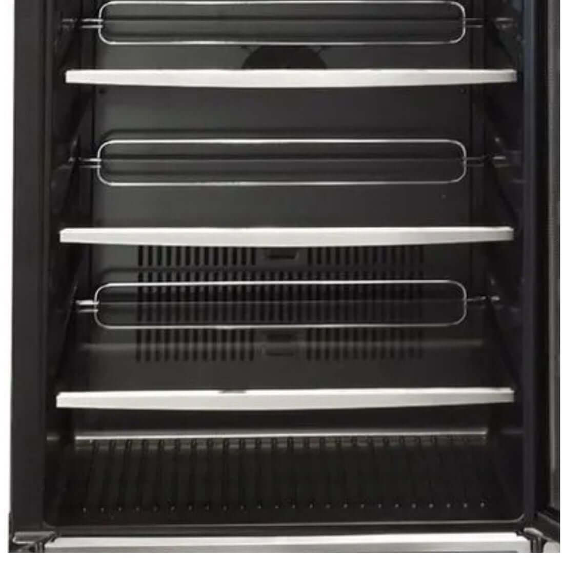 Cuisinart cervejeira com prateleiras internas e acabamento inox, porta de vidro e iluminação — Cervejeira Cuisinart Arkton Inox 60cm - Abertura Direita