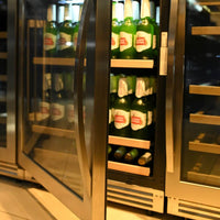 Cervejeira Debacco 145 Litros Inox 60cm - Abertura Esquerda em inox com porta de vidro duplo, prateleiras em madeira e iluminação interna