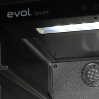 Cervejeira Evol Smart 135 Litros Inox 60cm - Abertura Esquerda mostrando interior preto com iluminação LED, prateleiras e acabamento inox