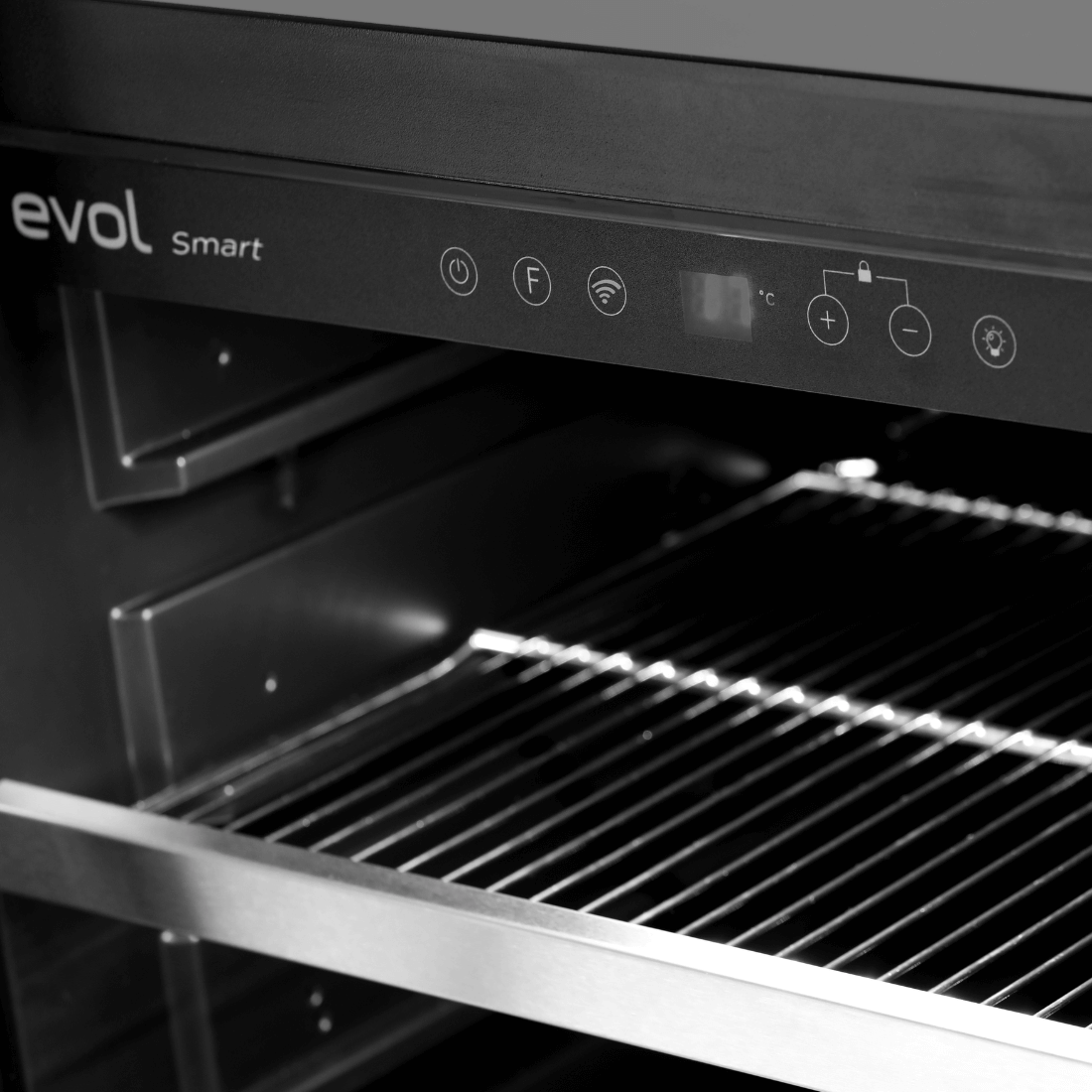 Cervejeira Evol Smart 135 Litros Inox 60cm - Abertura Direita com painel digital, prateleiras cromadas e acabamento inox para embutir