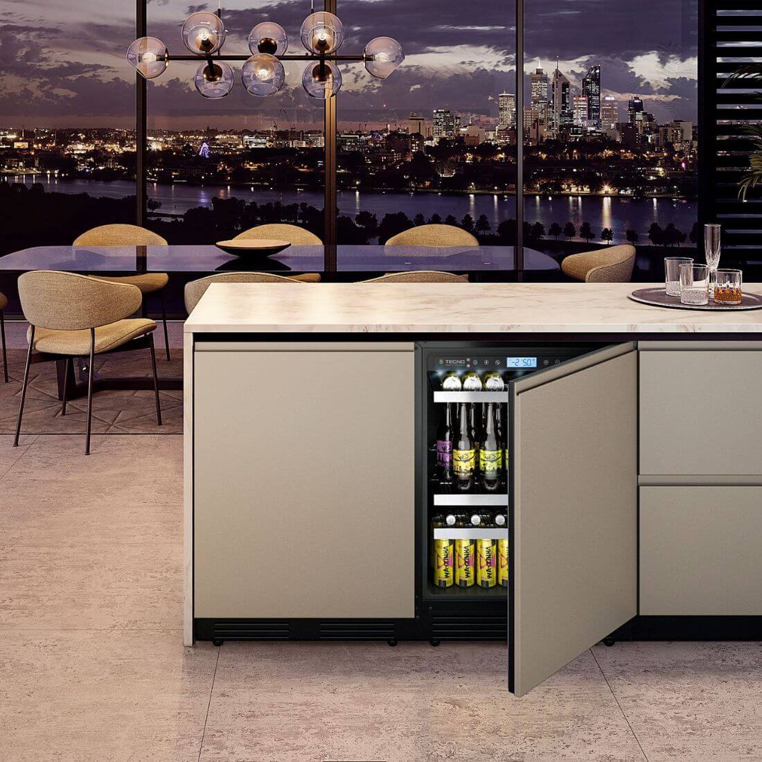 Cervejeira Tecno de Revestir 136 Litros 60cm - Porta Reversível: beer center de embutir com porta revestida, iluminação interna e prateleiras inox.