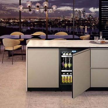 Cervejeira Tecno de Revestir 136 Litros 60cm - Porta Reversível: beer center de embutir com porta revestida, iluminação interna e prateleiras inox.