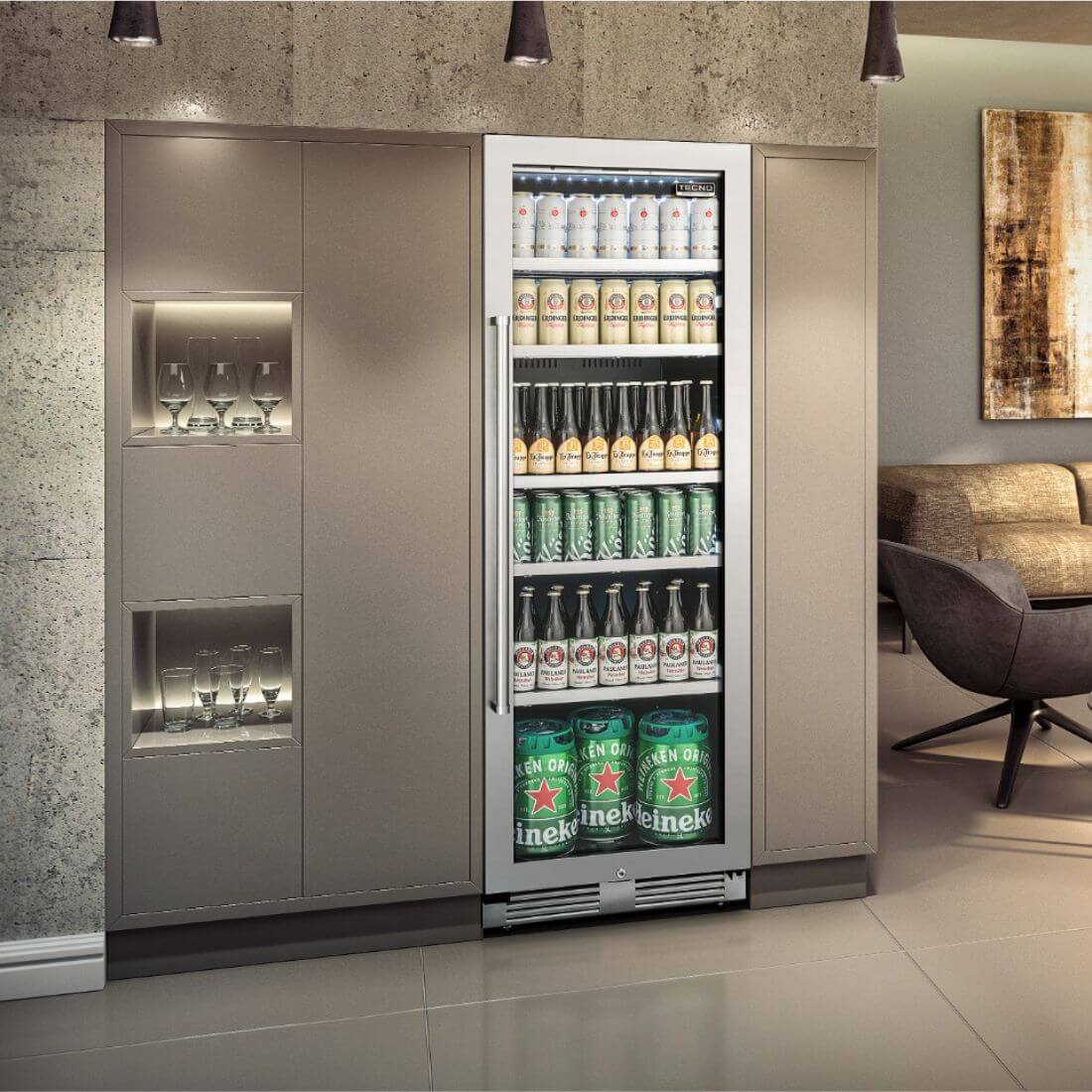Cervejeira Tecno Professional 433 Litros Inox 60cm - Abertura Direita: beer center embutido inox com porta de vidro, prateleiras e iluminação interna