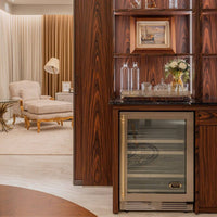 Cervejeira Tecno Vintage 136 Litros Inox 60cm - Abertura Direita com acabamento inox, porta de vidro, prateleiras e design embutido elegante